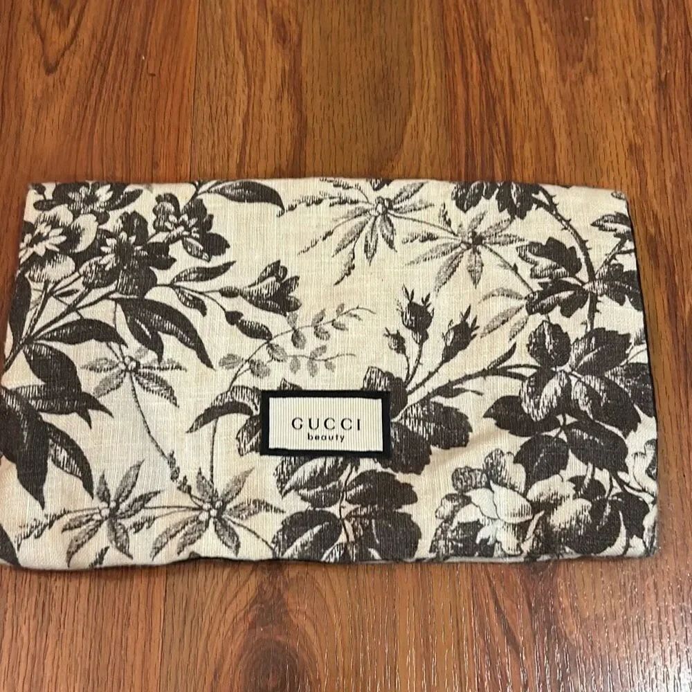 Gucci bloom y3 floral pouch magnetic closure linen